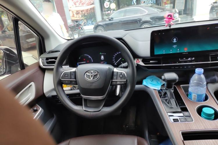 Used Toyota SIENNA 2024 2.5L Hybrid Comfort Edition Steering Wheel