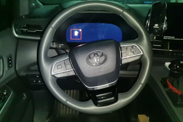 Used Toyota SIENNA 2024 2.5L Hybrid Platinum Edition Steering Wheel