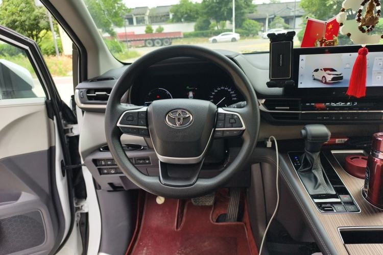 Used Toyota SIENNA 2024 2.5L Hybrid Comfort Edition Steering Wheel