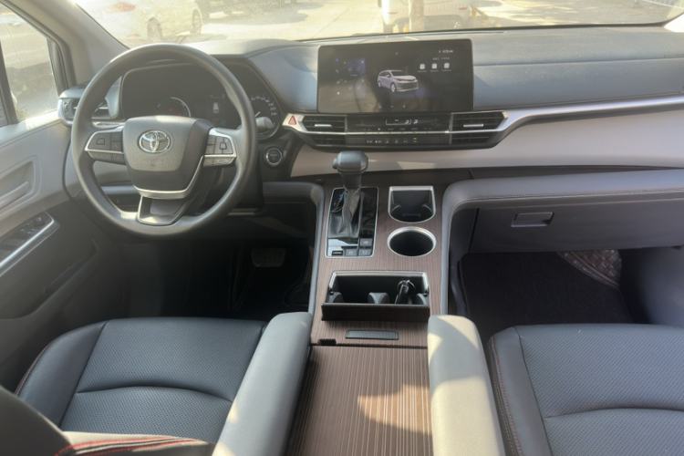 Used Toyota SIENNA 2024 2.5L Hybrid Comfort Edition Steering Wheel