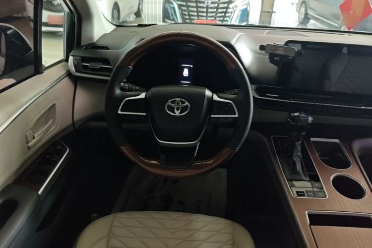 Used Toyota SIENNA 2024 2.5L Hybrid Comfort Edition Steering Wheel