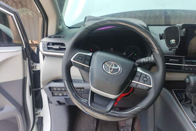 Used Toyota SIENNA 2024 2.5L Hybrid Comfort Edition Steering Wheel