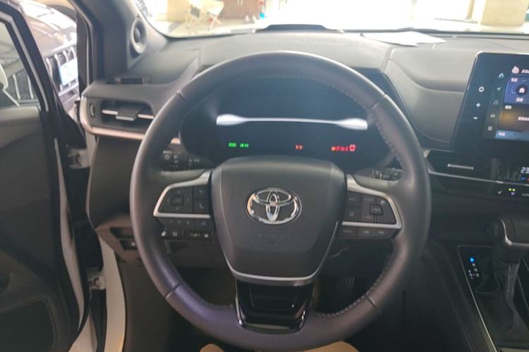 Used Toyota SIENNA 2024 2.5L Hybrid Platinum Edition Steering Wheel