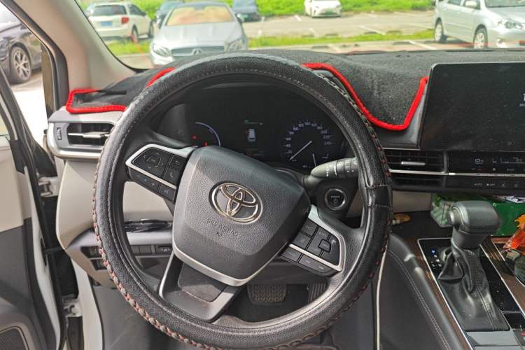 Used Toyota SIENNA 2024 2.5L Hybrid Comfort Edition Steering Wheel