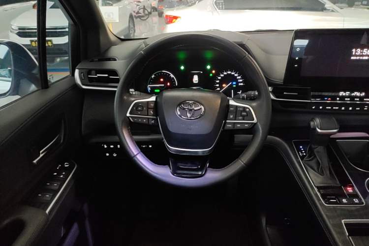 Used Toyota SIENNA 2024 2.5L Hybrid Luxury Edition Steering Wheel