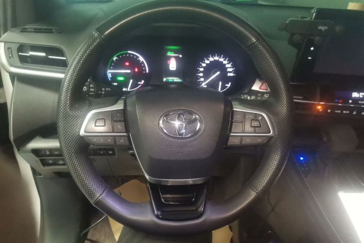 Used Toyota SIENNA 2024 2.5L Hybrid Luxury Edition Steering Wheel