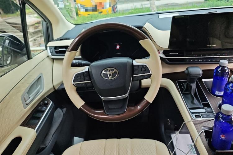 Used Toyota SIENNA 2024 2.5L Hybrid Comfort Edition Steering Wheel
