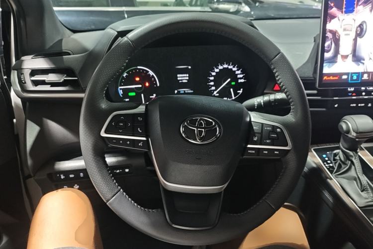 Used Toyota SIENNA 2024 2.5L Hybrid Luxury Edition Steering Wheel