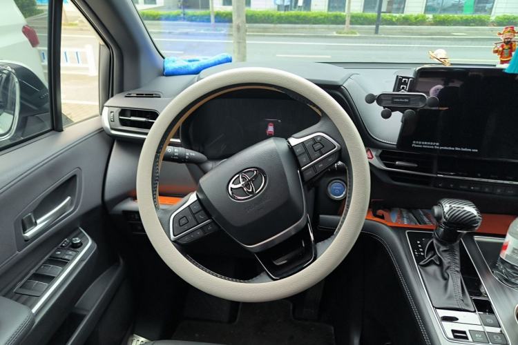 Used Toyota SIENNA 2024 2.5L Hybrid Luxury Edition Steering Wheel