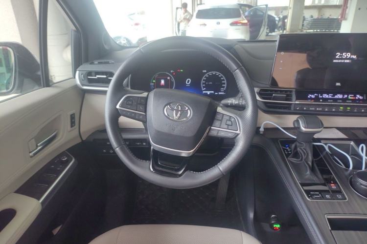 Used Toyota SIENNA 2024 2.5L Hybrid Platinum Edition Steering Wheel