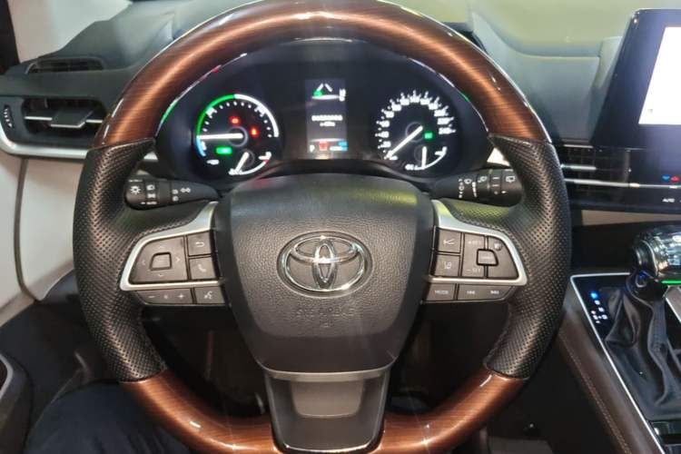 Used Toyota SIENNA 2024 2.5L Hybrid Comfort Edition Steering Wheel