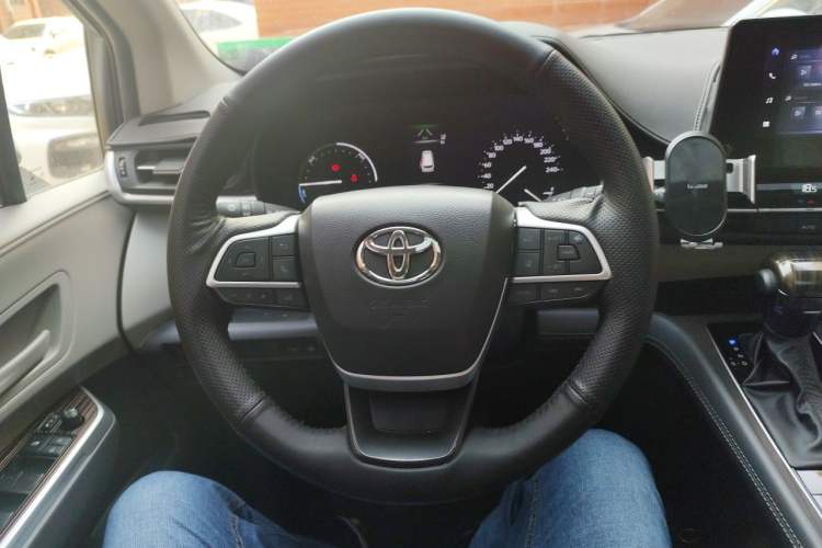 Used Toyota SIENNA 2024 2.5L Hybrid Comfort Edition Steering Wheel