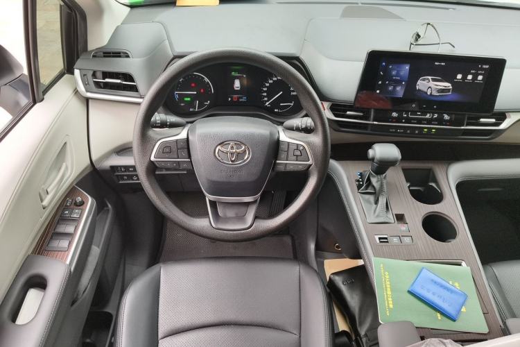 Used Toyota SIENNA 2024 2.5L Hybrid Comfort Edition Steering Wheel
