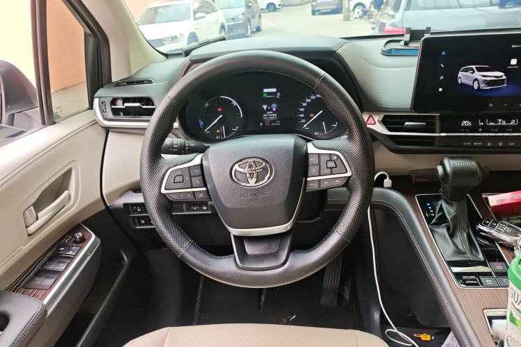 Used Toyota SIENNA 2024 2.5L Hybrid Comfort Edition Steering Wheel