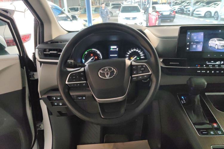Used Toyota SIENNA 2024 2.5L Hybrid Comfort Edition Steering Wheel