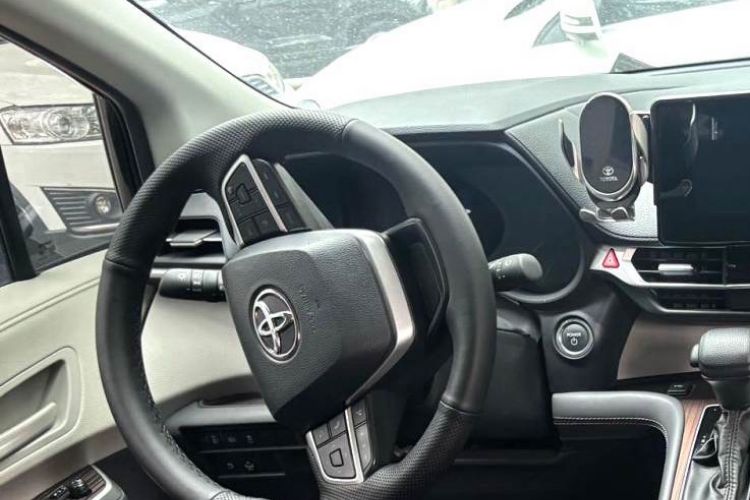 Used Toyota SIENNA 2024 2.5L Hybrid Comfort Edition Steering Wheel
