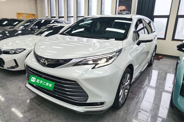 Used Toyota SIENNA 2024 2.5L Hybrid Luxury Edition Guazi used car, China used car export, Used car for sale, Used Toyota cars, Cheapest cars for sale