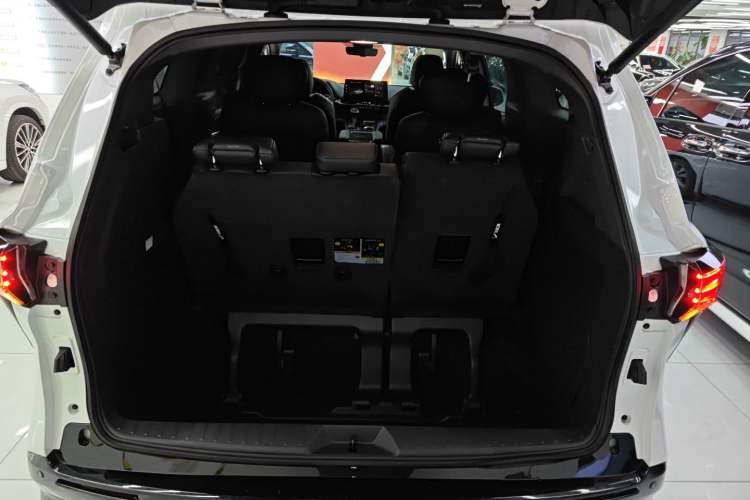 Used Toyota SIENNA 2024 2.5L Hybrid Prestige Deluxe Edition Trunk