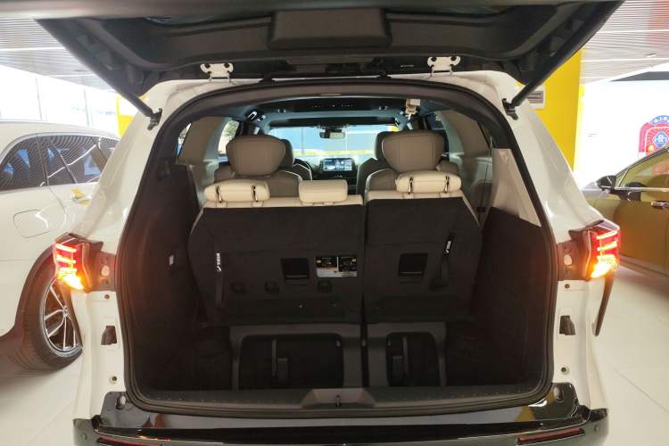 Used Toyota SIENNA 2024 2.5L Hybrid Four-Wheel Drive Prestige Edition Trunk