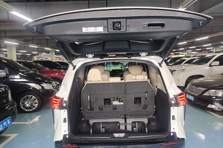 Used Toyota SIENNA 2024 2.5L Hybrid Luxury Edition Trunk