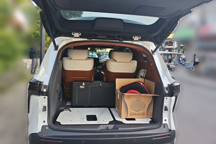 Used Toyota SIENNA 2024 2.5L Hybrid Comfort Edition Trunk