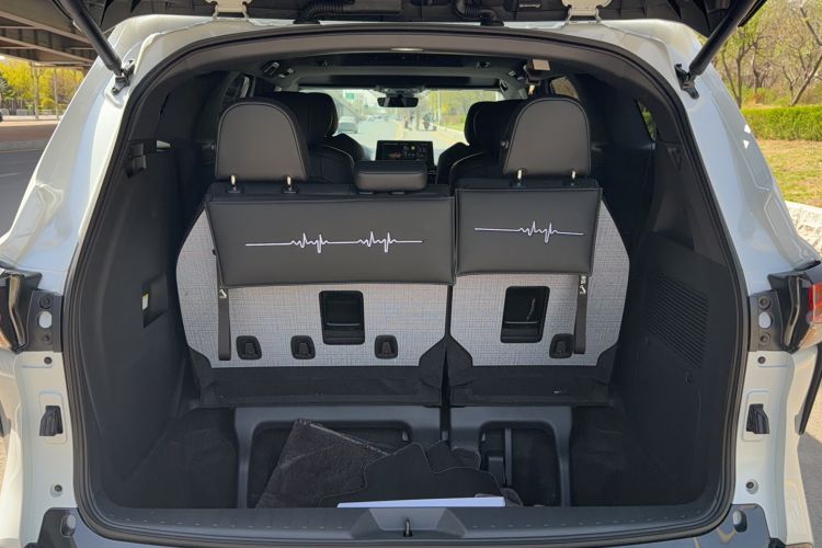 Used Toyota SIENNA 2024 2.5L Hybrid Four-Wheel Drive Prestige Edition Trunk