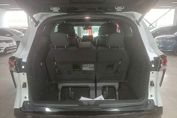 Used Toyota SIENNA 2024 2.5L Hybrid Four-Wheel Drive Prestige Edition Trunk