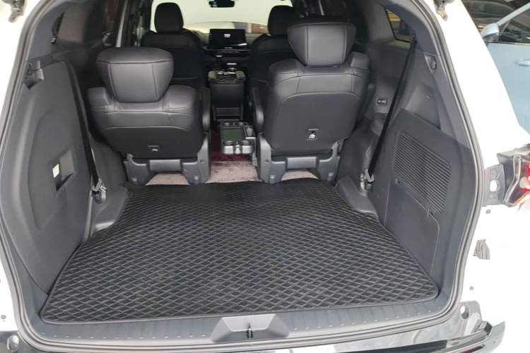 Used Toyota SIENNA 2024 2.5L Hybrid Four-Wheel Drive Prestige Edition Trunk