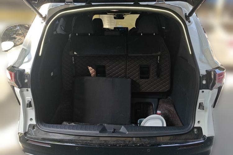 Used Toyota SIENNA 2024 2.5L Hybrid Luxury Edition Trunk