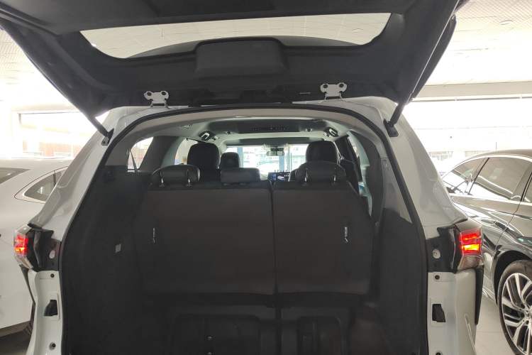 Used Toyota SIENNA 2024 2.5L Hybrid Comfort Edition Trunk