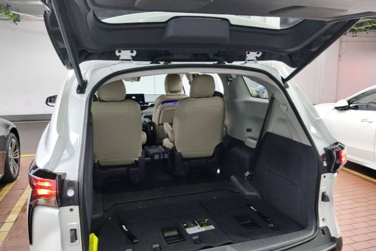 Used Toyota SIENNA 2024 2.5L Hybrid Comfort Edition Trunk