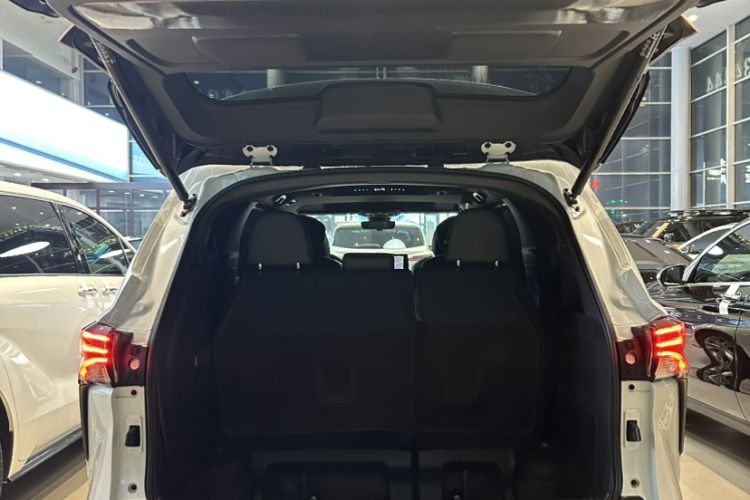 Used Toyota SIENNA 2024 2.5L Hybrid Four-Wheel Drive Prestige Edition Trunk