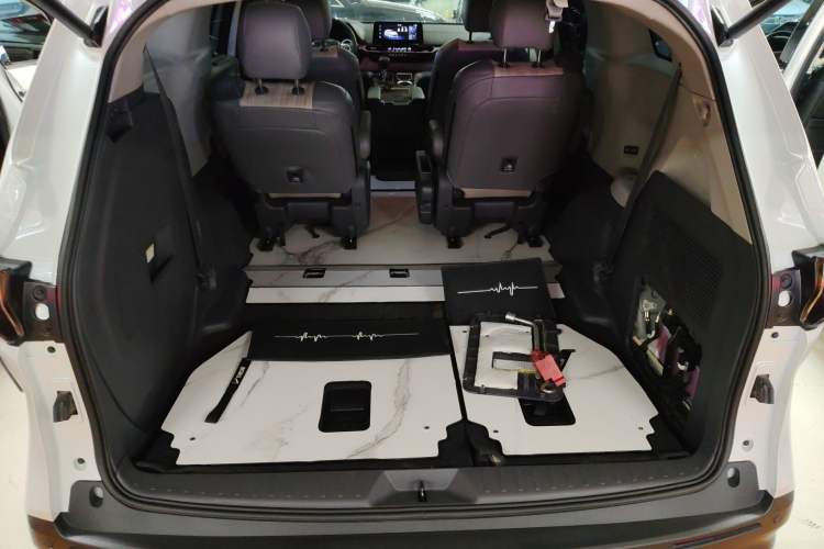 Used Toyota SIENNA 2024 2.5L Hybrid Comfort Edition Trunk