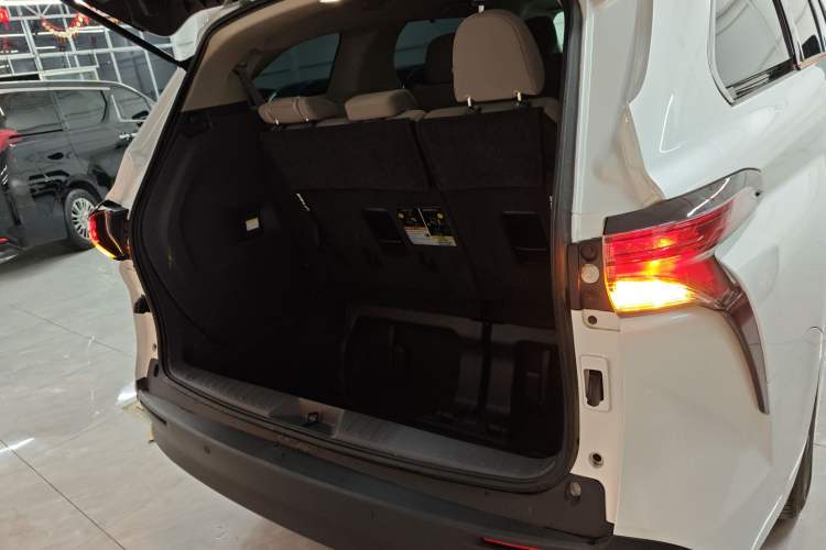 Used Toyota SIENNA 2024 2.5L Hybrid Comfort Edition Trunk