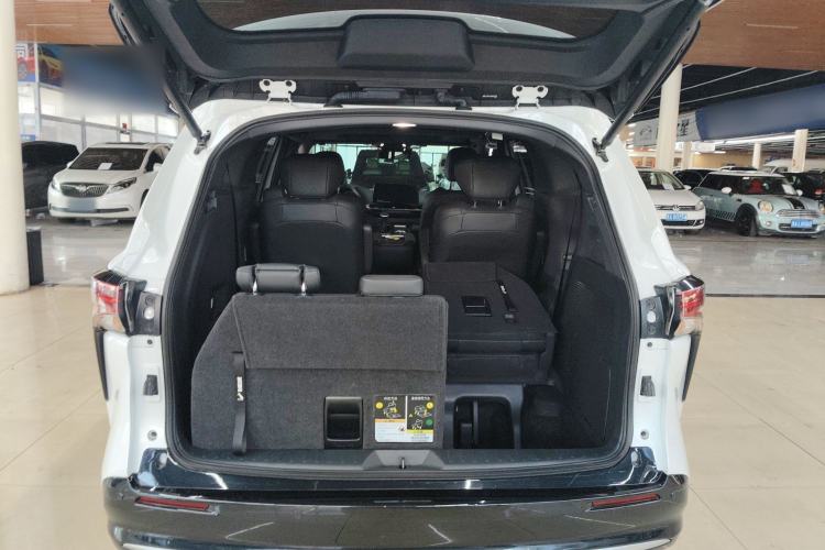 Used Toyota SIENNA 2024 2.5L Hybrid Four-Wheel Drive Prestige Edition Trunk