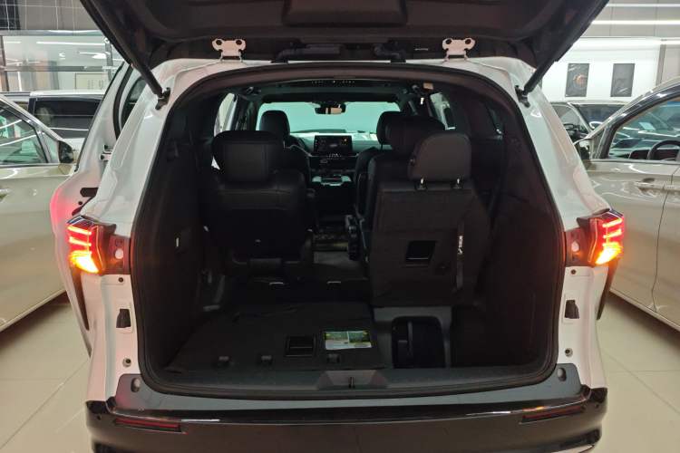 Used Toyota SIENNA 2024 2.5L Hybrid Four-Wheel Drive Prestige Edition Trunk