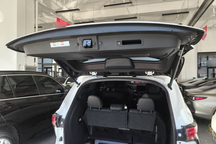 Used Toyota SIENNA 2024 2.5L Hybrid Four-Wheel Drive Prestige Edition Trunk