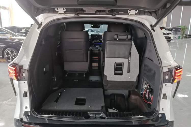 Used Toyota SIENNA 2024 2.5L Hybrid Four-Wheel Drive Prestige Edition Trunk