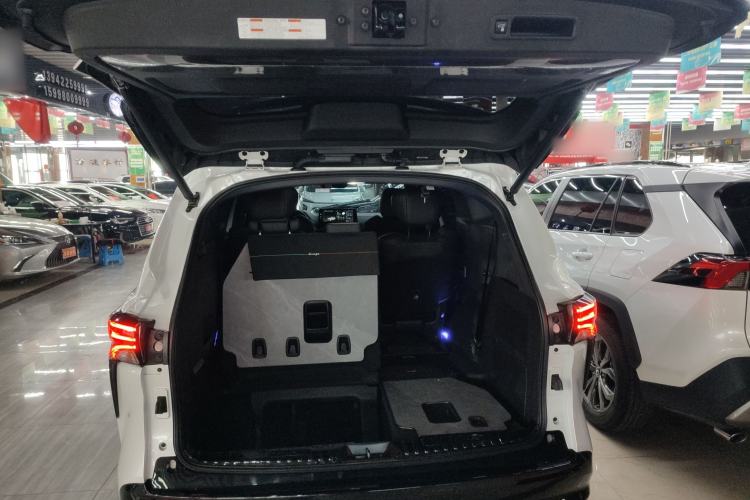 Used Toyota SIENNA 2024 2.5L Hybrid Four-Wheel Drive Prestige Edition Trunk