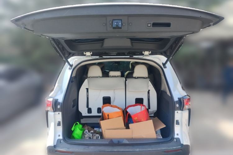 Used Toyota SIENNA 2024 2.5L Hybrid Comfort Edition Trunk