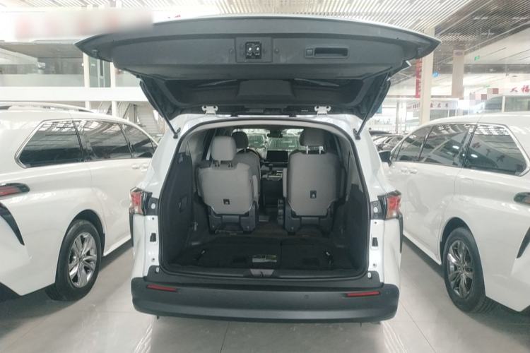 Used Toyota SIENNA 2024 2.5L Hybrid Comfort Edition Trunk