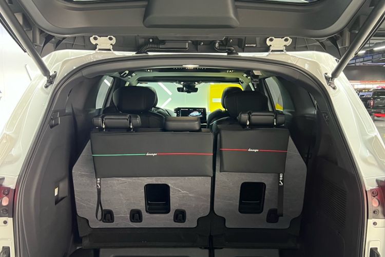 Used Toyota SIENNA 2024 2.5L Hybrid Four-Wheel Drive Prestige Edition Trunk