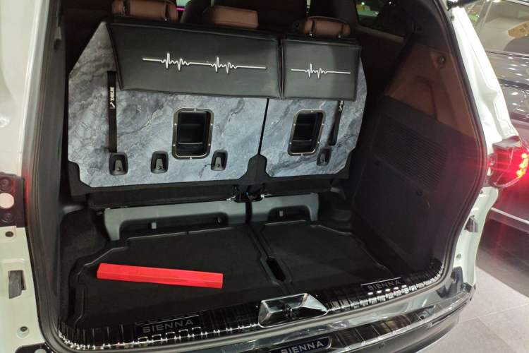 Used Toyota SIENNA 2024 2.5L Hybrid Four-Wheel Drive Prestige Edition Trunk