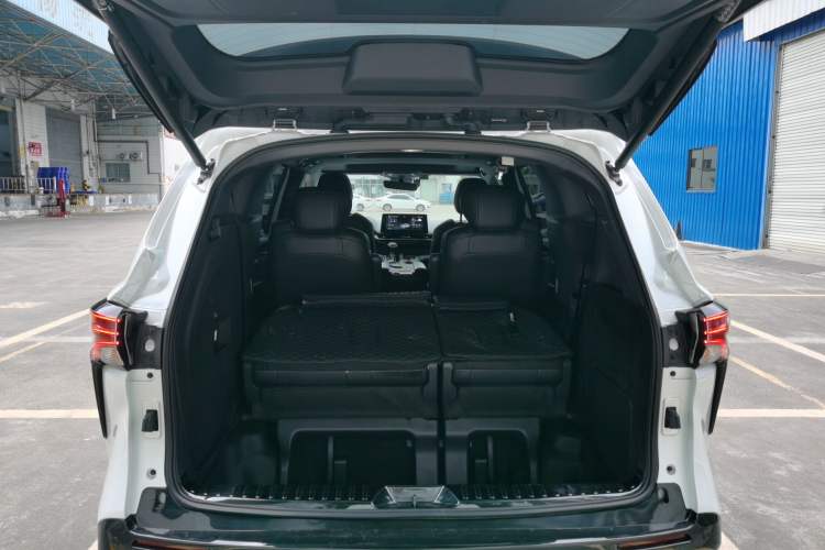Used Toyota SIENNA 2024 2.5L Hybrid Four-Wheel Drive Prestige Edition Trunk