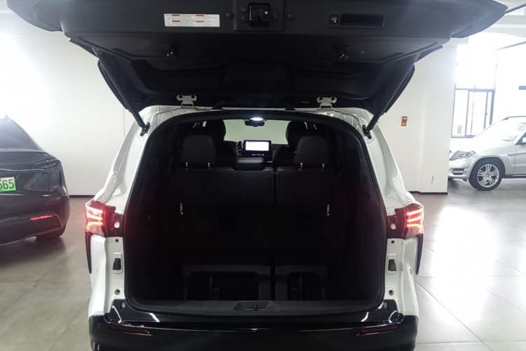 Used Toyota SIENNA 2024 2.5L Hybrid Prestige Deluxe Edition Trunk