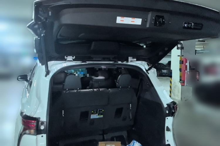 Used Toyota SIENNA 2024 2.5L Hybrid Luxury Edition Trunk