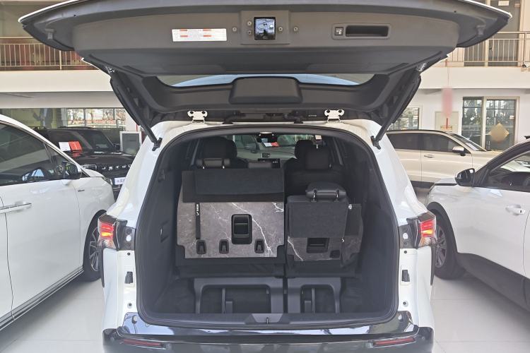 Used Toyota SIENNA 2024 2.5L Hybrid Luxury Edition Trunk