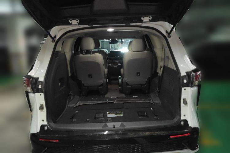 Used Toyota SIENNA 2024 2.5L Hybrid Comfort Edition Trunk