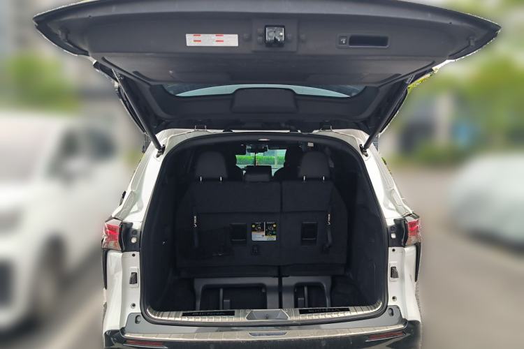 Used Toyota SIENNA 2024 2.5L Hybrid Luxury Edition Trunk