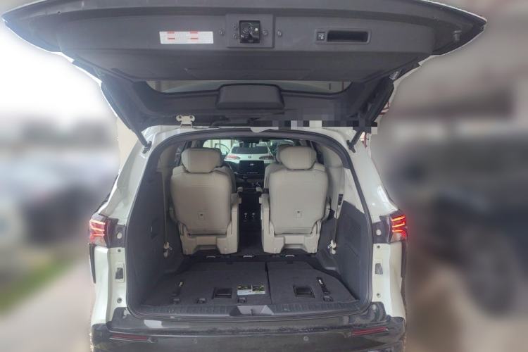 Used Toyota SIENNA 2024 2.5L Hybrid Platinum Edition Trunk
